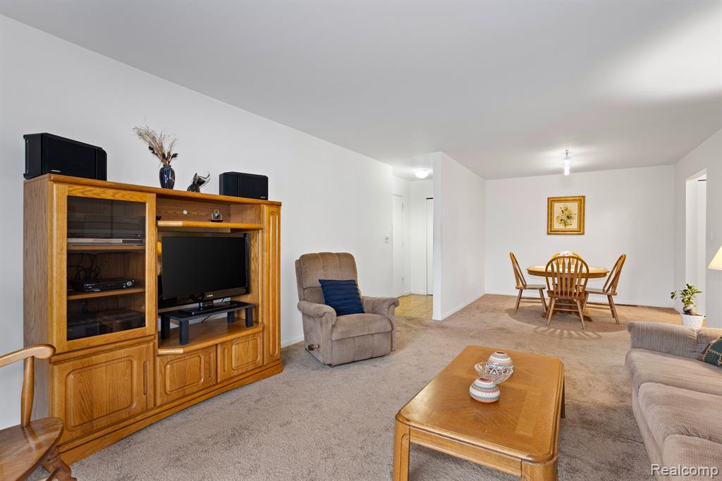 30795 SHIAWASSEE Road, 3B, Farmington, MI 48336 — Photo 6