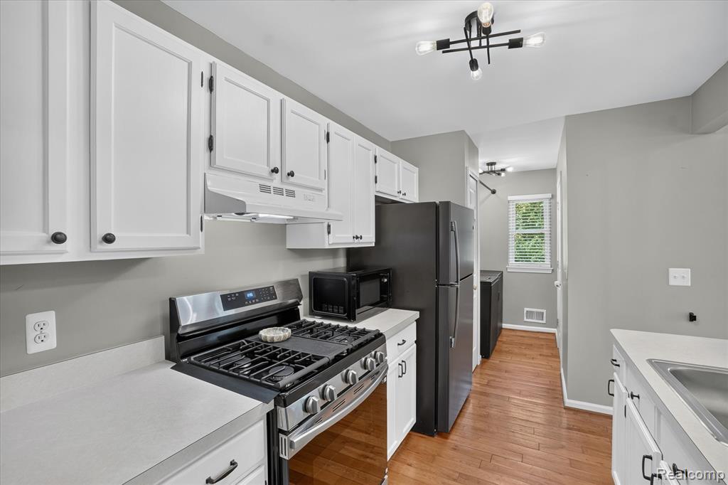 452 Waverly Lane, Howell, MI 48843 — Photo 10