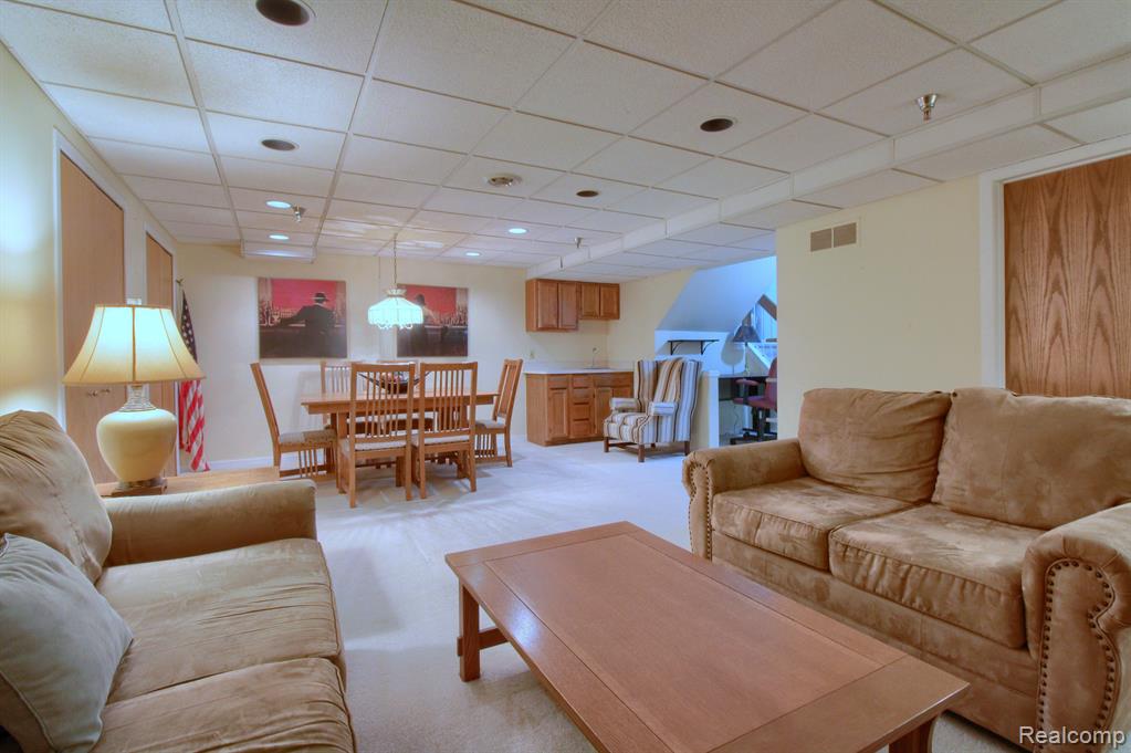 9362 EASTWIND Drive, Livonia, MI 48150 — Photo 26
