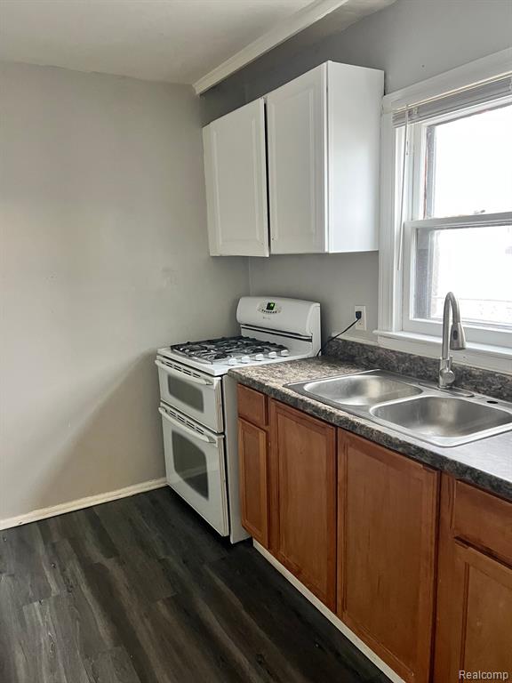 8064 CONTINENTAL Avenue, Warren, MI 48089 — Photo 5