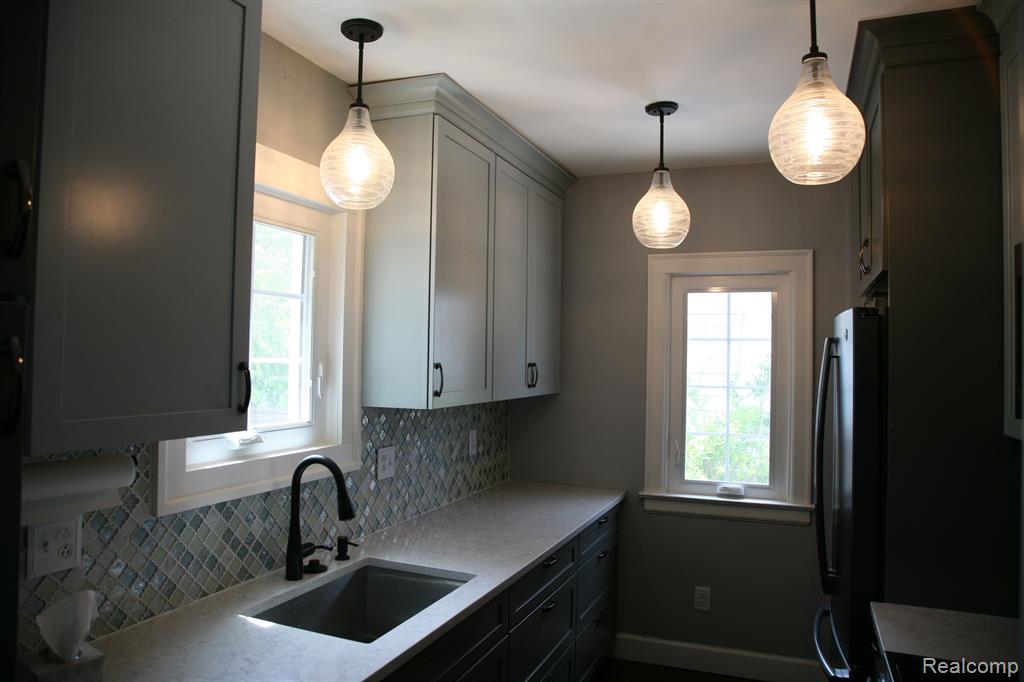 717 W 12 MILE Road, Royal Oak, MI 48073 — Photo 13