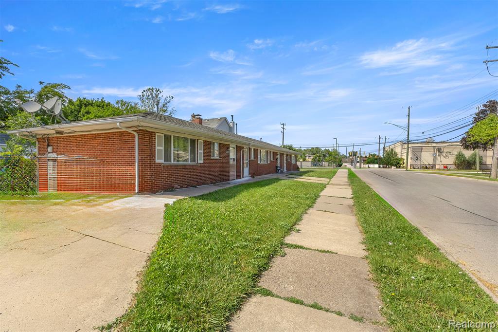 2056 Lafayette Boulevard, Lincoln Park, MI 48146 — Photo 2