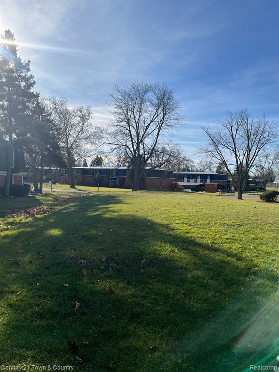1852 COLONIAL VILLAGE Way, 2, Waterford, MI 48328 — Photo 26