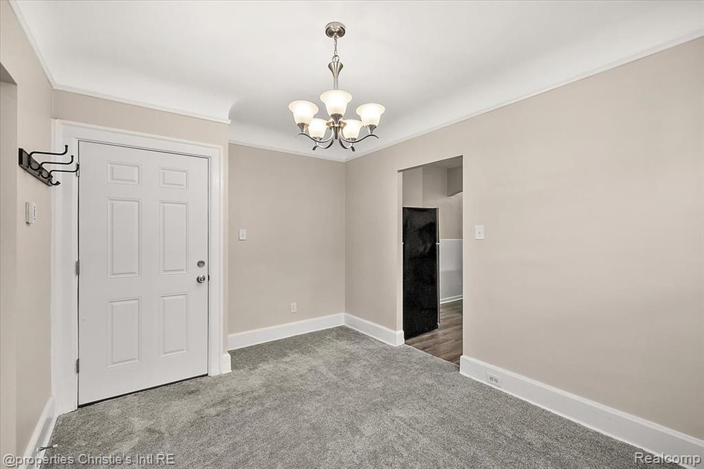 829 Beaconsfield Ave, Grosse Pointe Park, MI 48230 — Photo 11