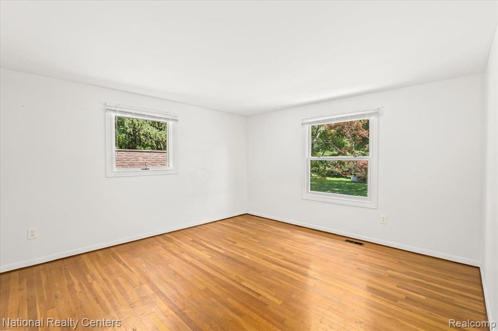 4258 WESTOVER Drive, West Bloomfield, MI 48323 — Photo 44