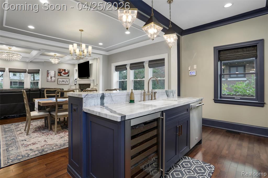 658 Pallister, Detroit, MI 48202 — Photo 15