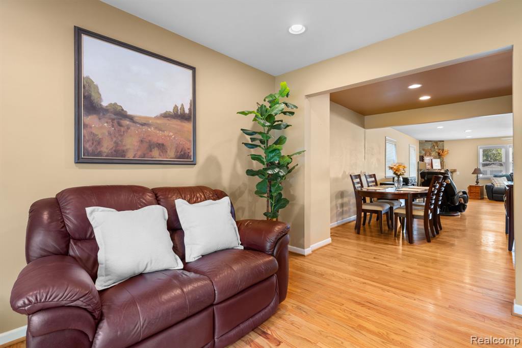 10065 Hart Avenue, Huntington Woods, MI — Photo 6
