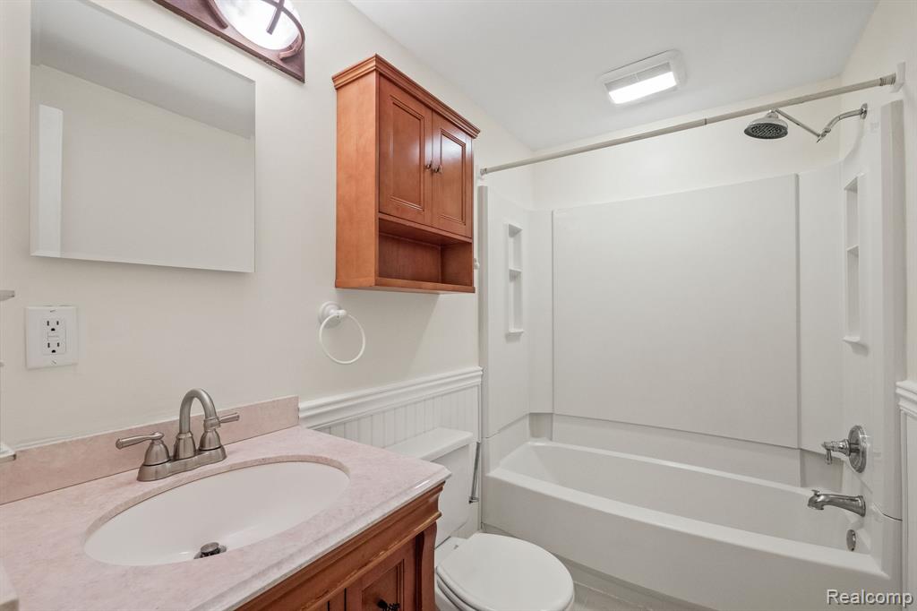 749 Mariday Street, Lake Orion, MI 48362 — Photo 14