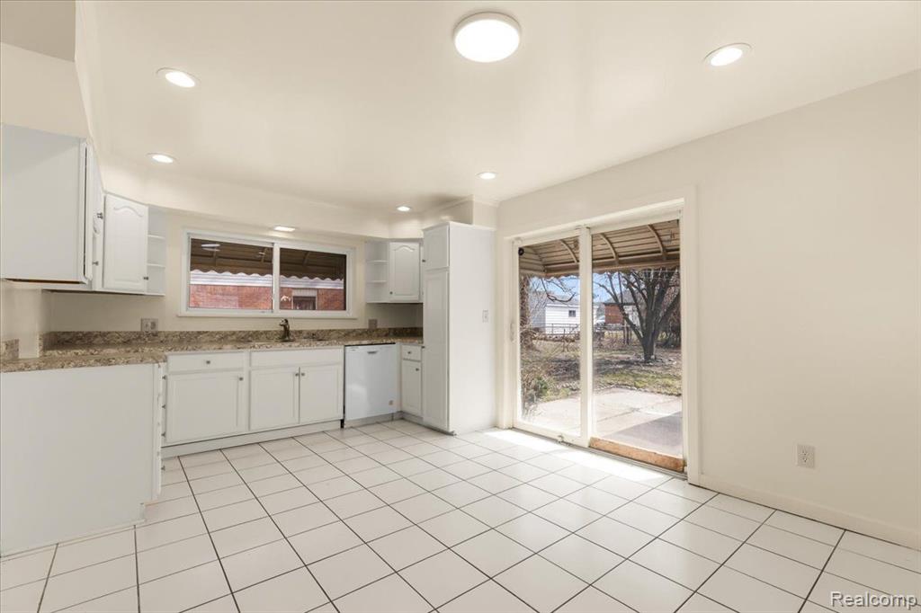 10343 N OAK Drive, Ferndale, MI 48220 — Photo 2