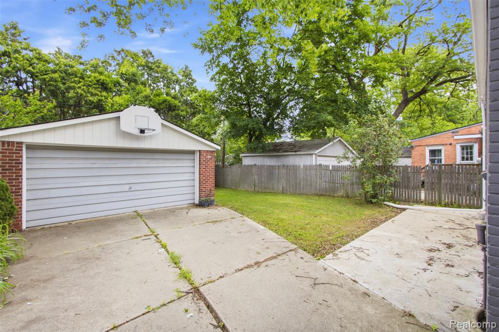 1388 Vernier Road, Grosse Pointe, MI 48236 — Photo 17