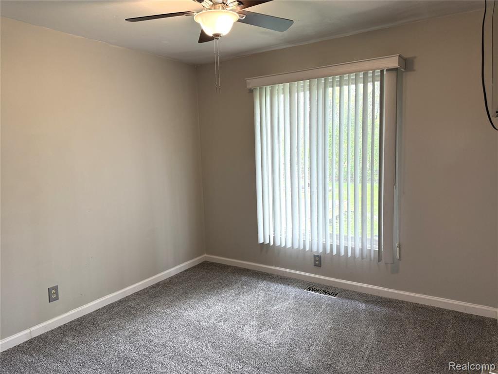 27860 Park Court, Madison Heights, MI 48071 — Photo 12