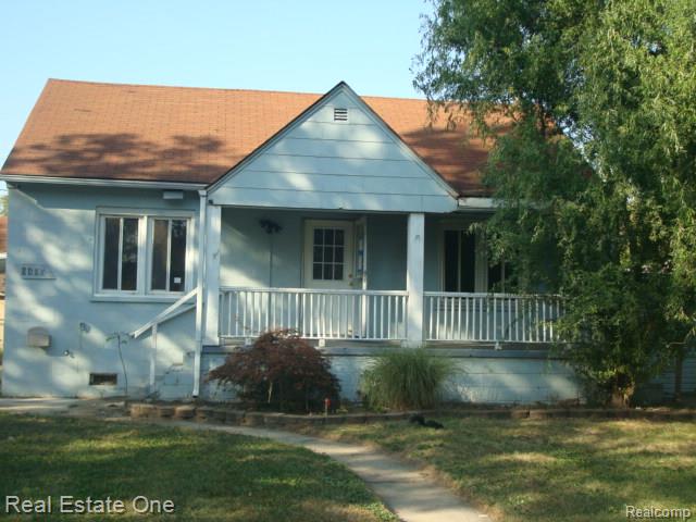 8405 Jackson Avenue, Warren, MI 48089 — front exterior