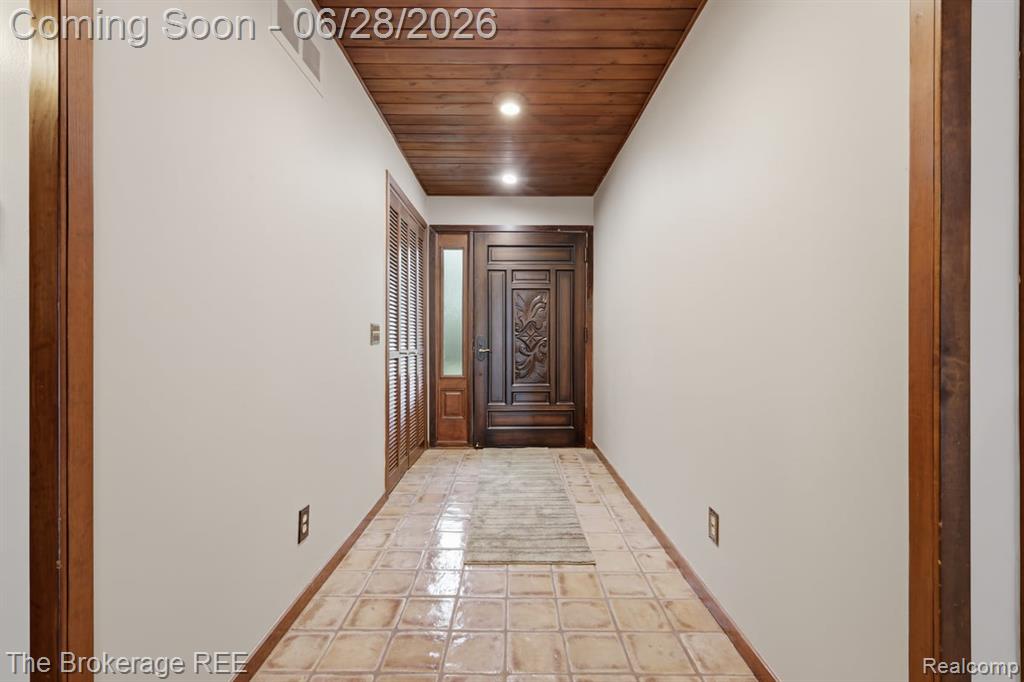8475 Knox Road, Clarkston, MI 48348 — Photo 14
