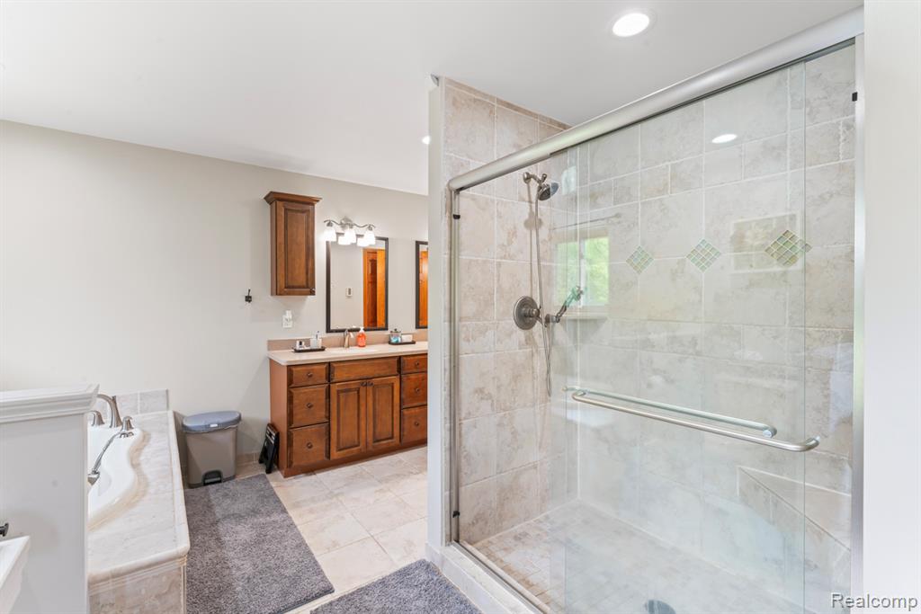 490 Rolling Oaks Drive, Howell, MI 48843 — Photo 29