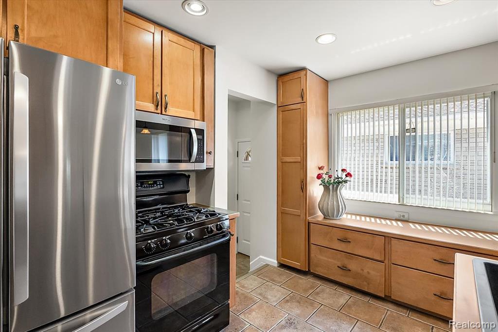 4205 Katherine Street, Dearborn Heights, MI 48125 — Photo 14