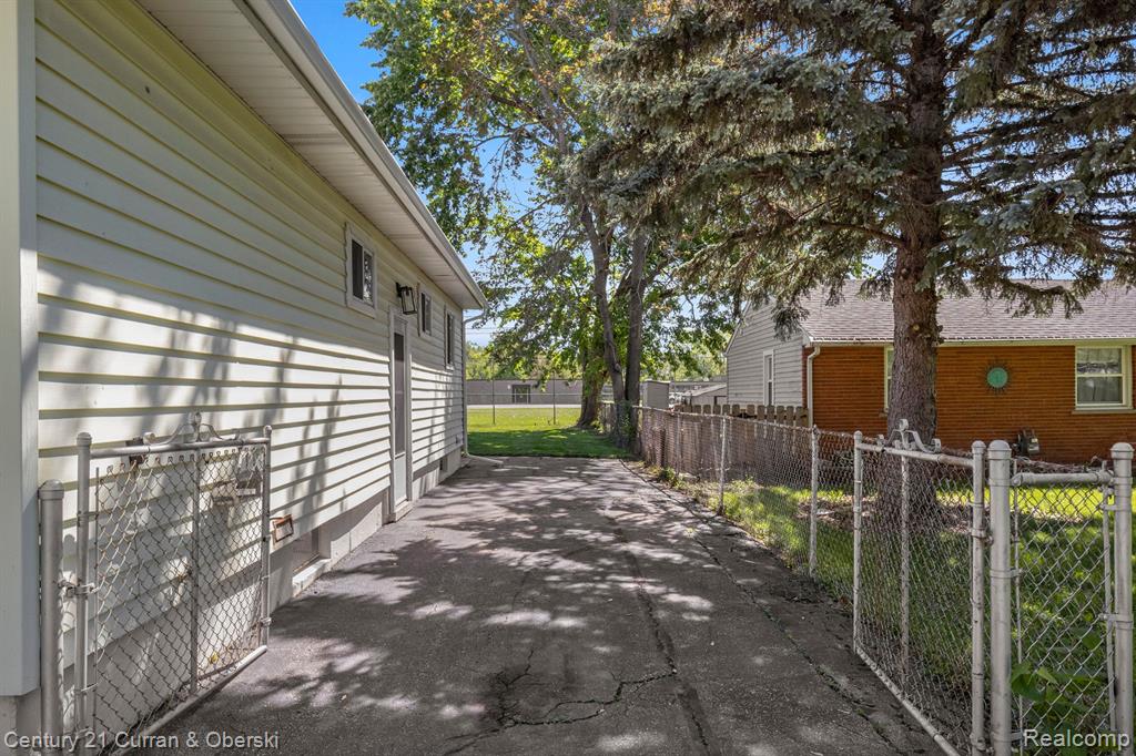 4635 CULVER Street, Dearborn Heights, MI 48125 — Photo 16