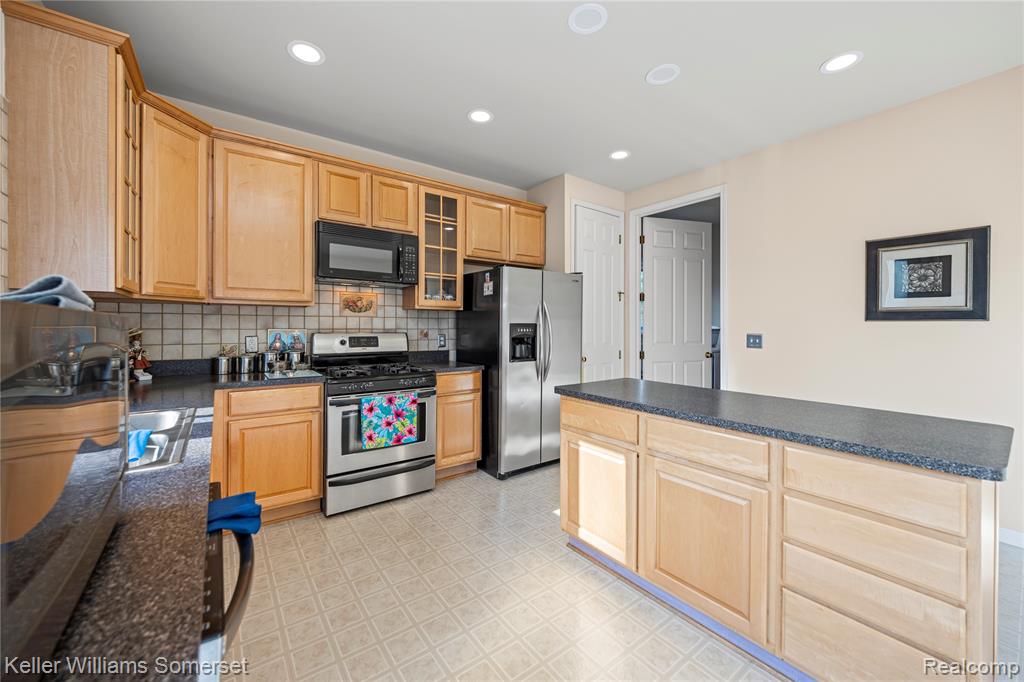 41659 Touchstone Drive, Sterling Heights, MI 48314 — Photo 18