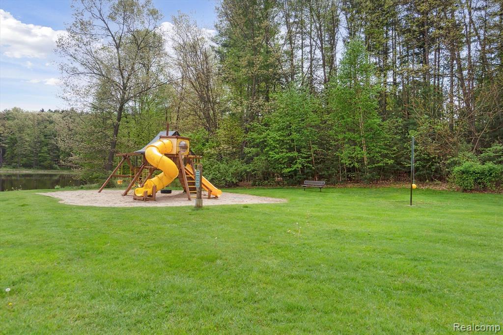 8378 MEADOW CREEK Lane, Pinckney, MI 48169 — Photo 33