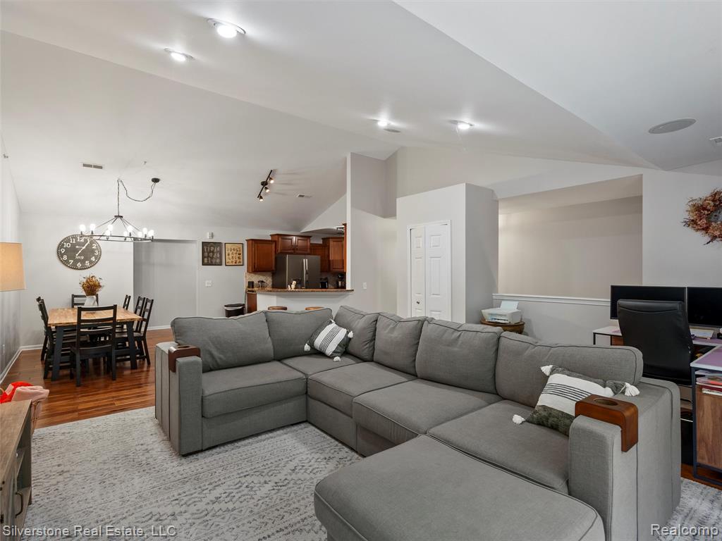49207 W Woods Drive, Shelby Twp, MI 48317 — Photo 8