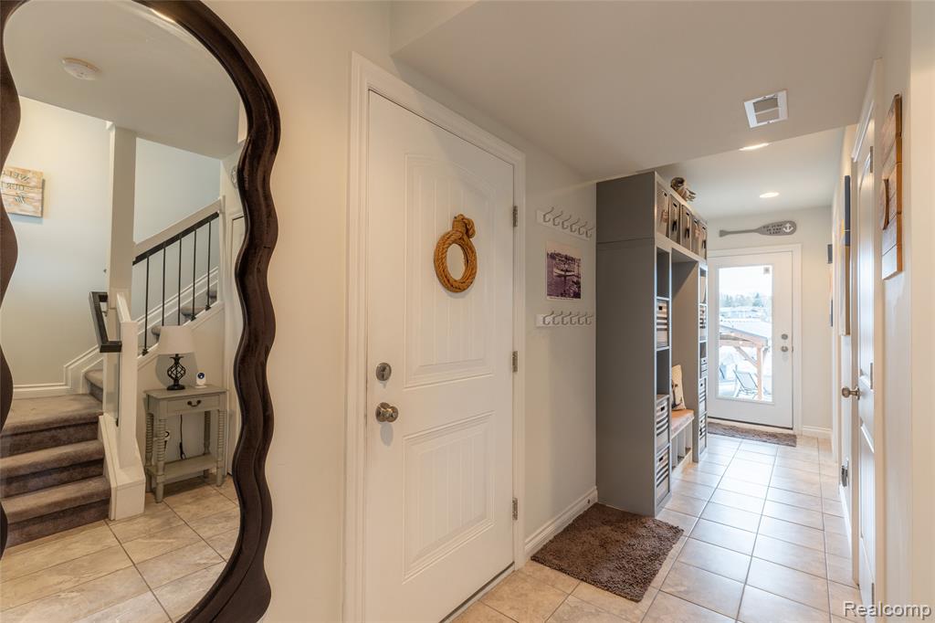 376 Bellevue Avenue, Lake Orion, MI 48362 — Photo 9