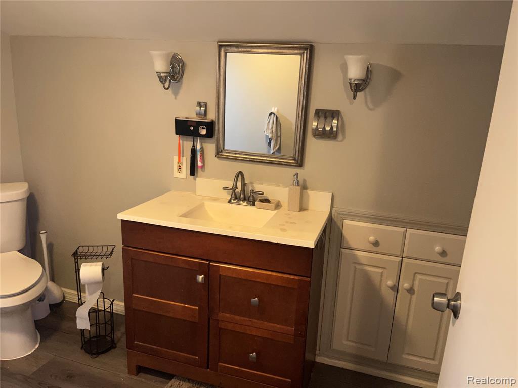 8054 Potomac, Center Line, MI 48015 — Photo 14