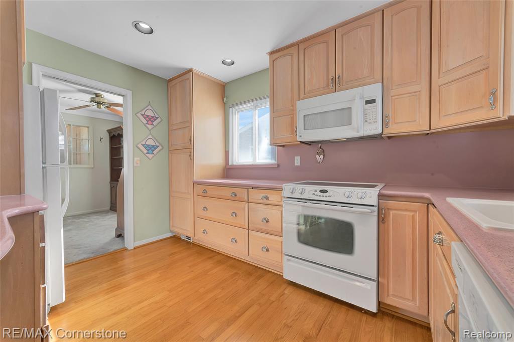 8219 Roselawn Street, Westland, MI — Photo 11