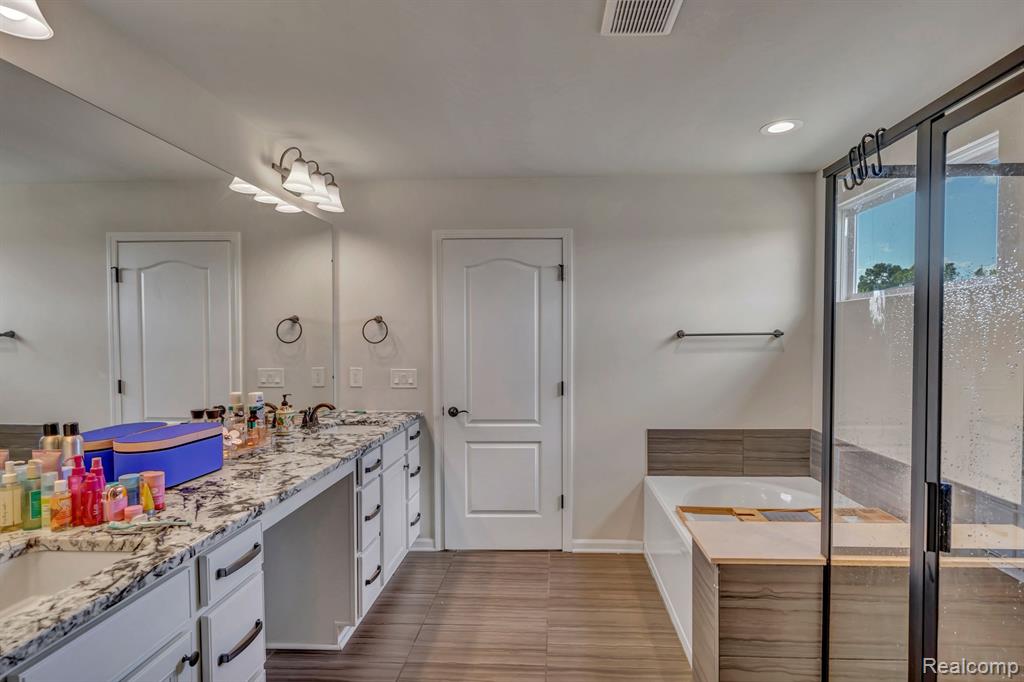 49746 SHORELINE Drive, Canton, MI 48187 — Photo 19