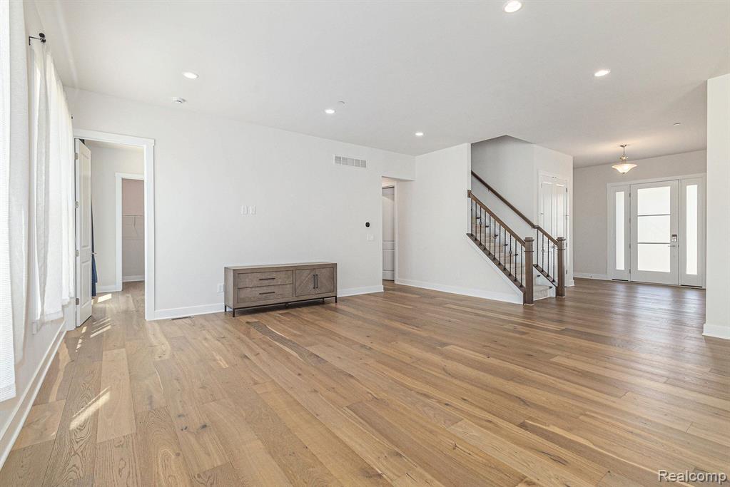 611 PINE Circle, Ann Arbor, MI 48105 — Photo 8