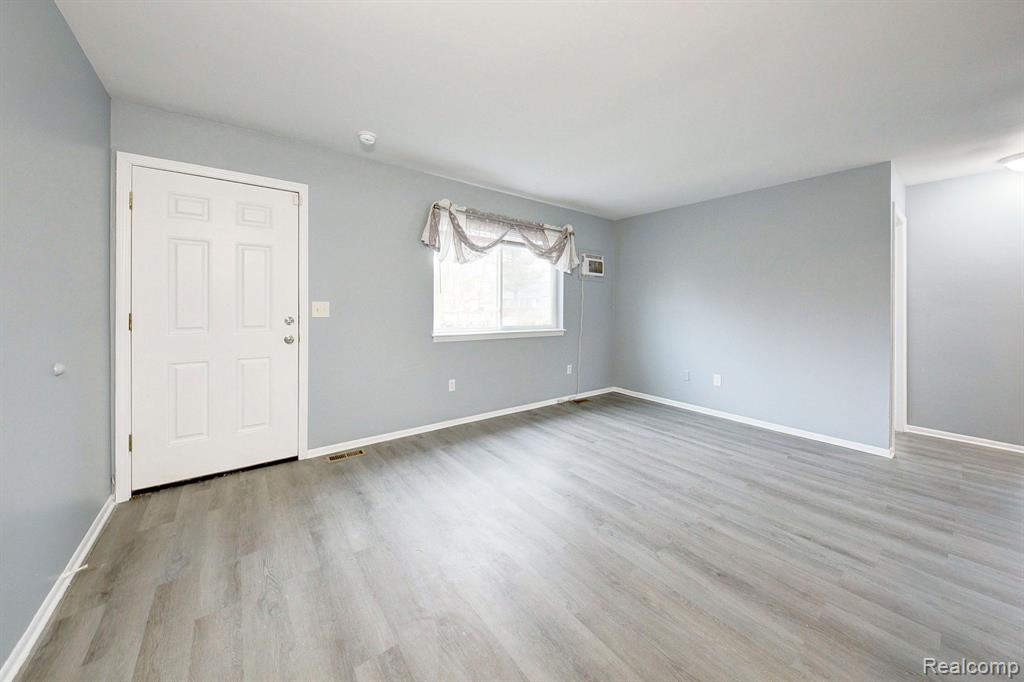 9057 GARFIELD Drive, Whitmore Lake, MI 48189 — Photo 4