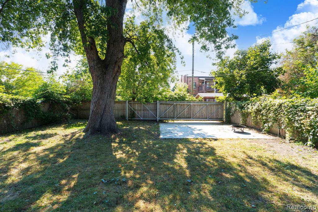 701 Pingree Street, Detroit, MI 48202 — Photo 42