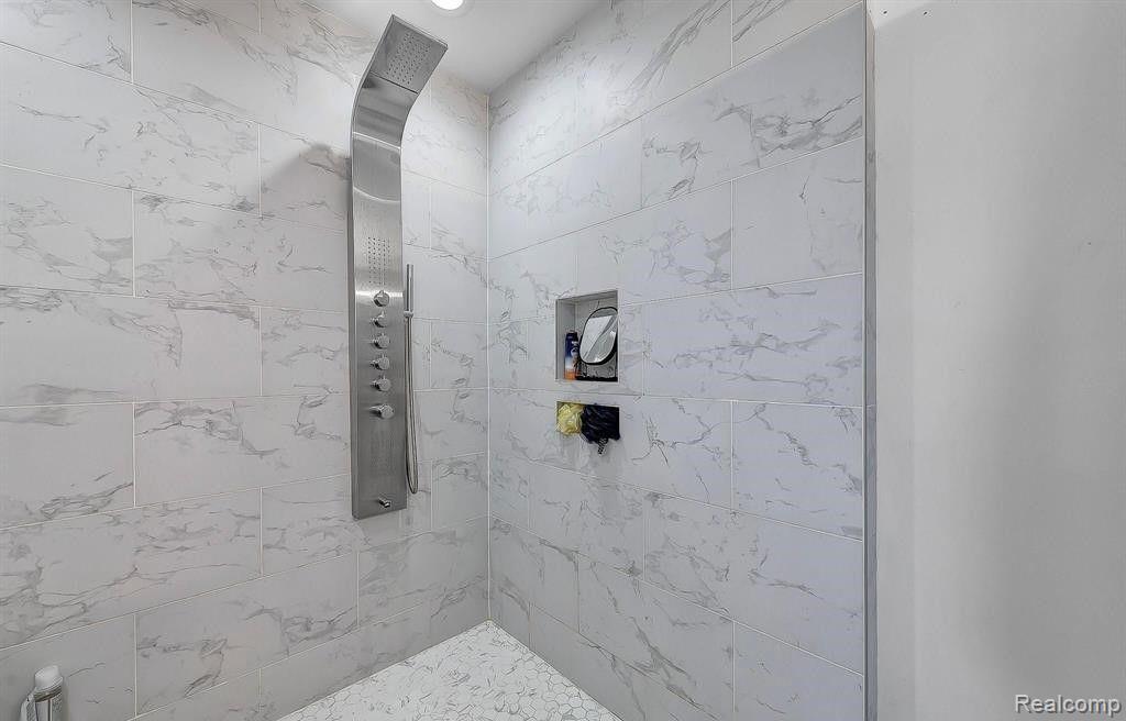 5642 Weddell Street, Dearborn Heights, MI 48125 — Photo 8