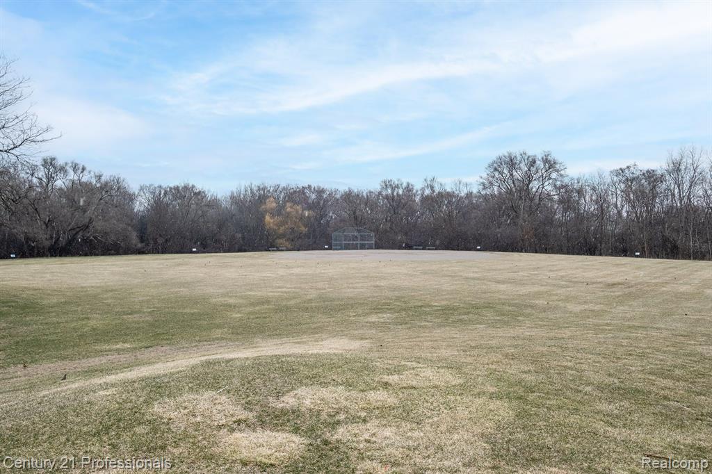 4256 BIEBER Drive, Sterling Heights, MI 48310 — Photo 43