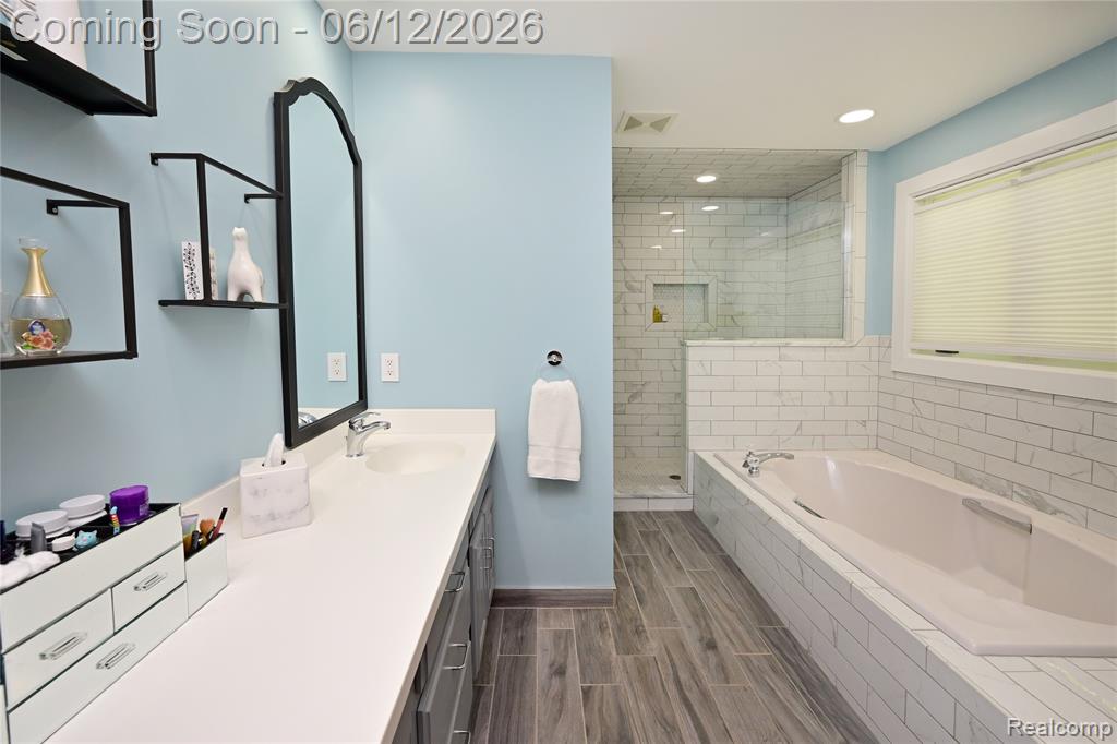 5684 Sussex Court, Troy, MI 48098 — Photo 25