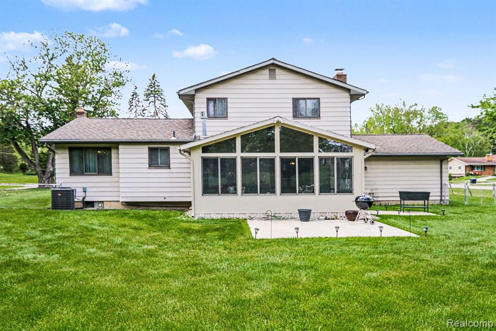 1148 Carter Drive, Flint, MI 48532 — Photo 2