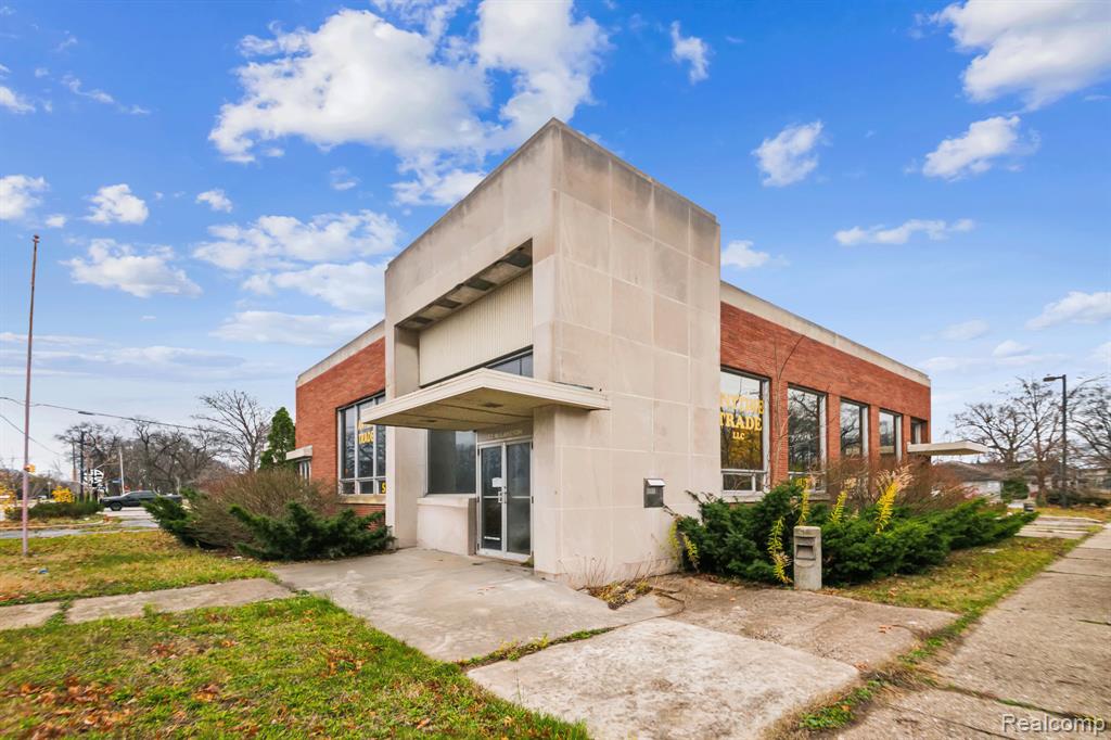 43 W Laketon Avenue, Muskegon, MI 49441 — front exterior