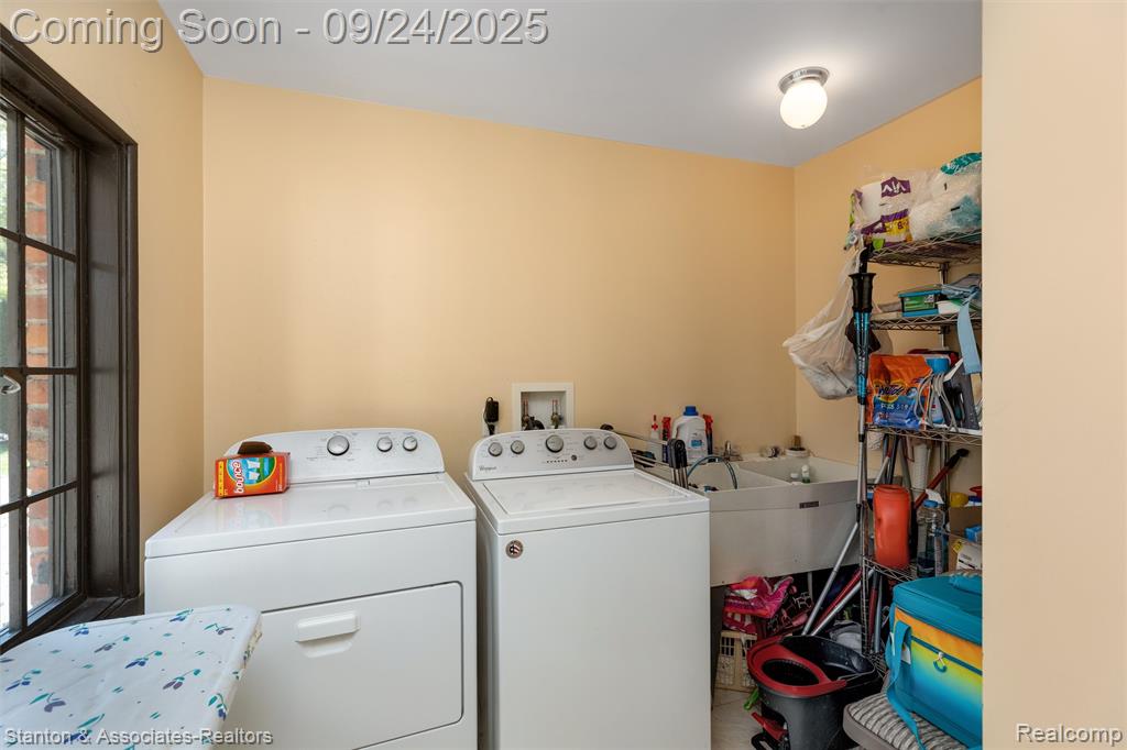 636 Waddington Street, Bloomfield Hills, MI 48301 — Photo 48
