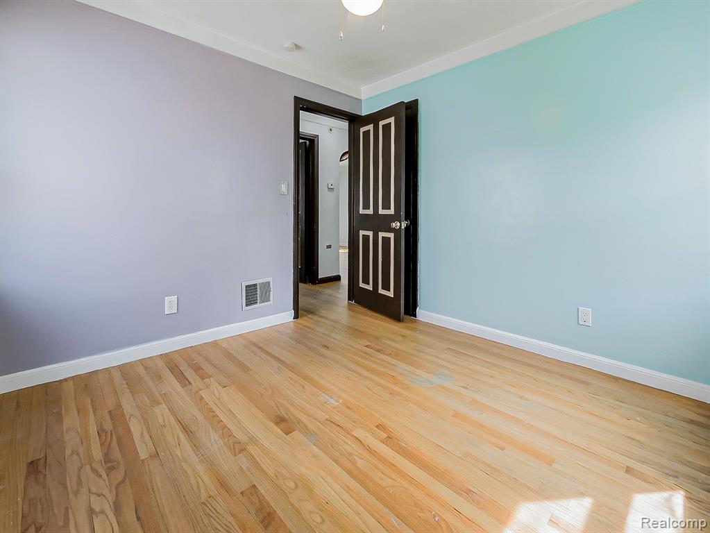 6701 HEYDEN Street, Dearborn Heights, MI 48127 — Photo 10