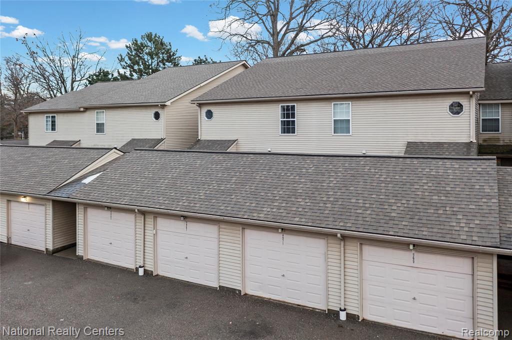 4967 Oak Hill Drive, Waterford, MI 48329 — Photo 2