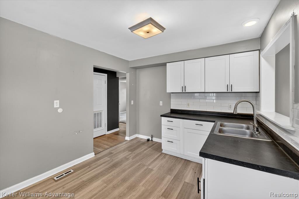 5710 Detroit Street, Dearborn Heights, MI 48125 — Photo 11