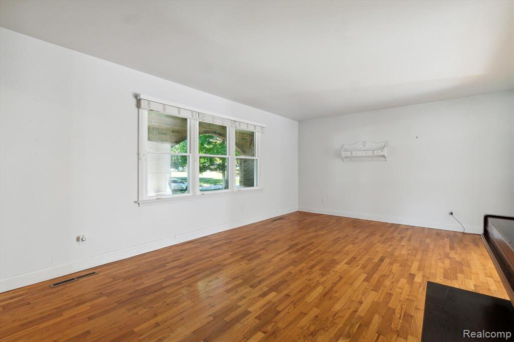 4269 POST Drive, Flint, MI 48532 — Photo 9