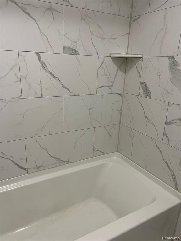 8719 GEORGE F BUNKER Boulevard, Sterling Heights, MI 48313 — Photo 14