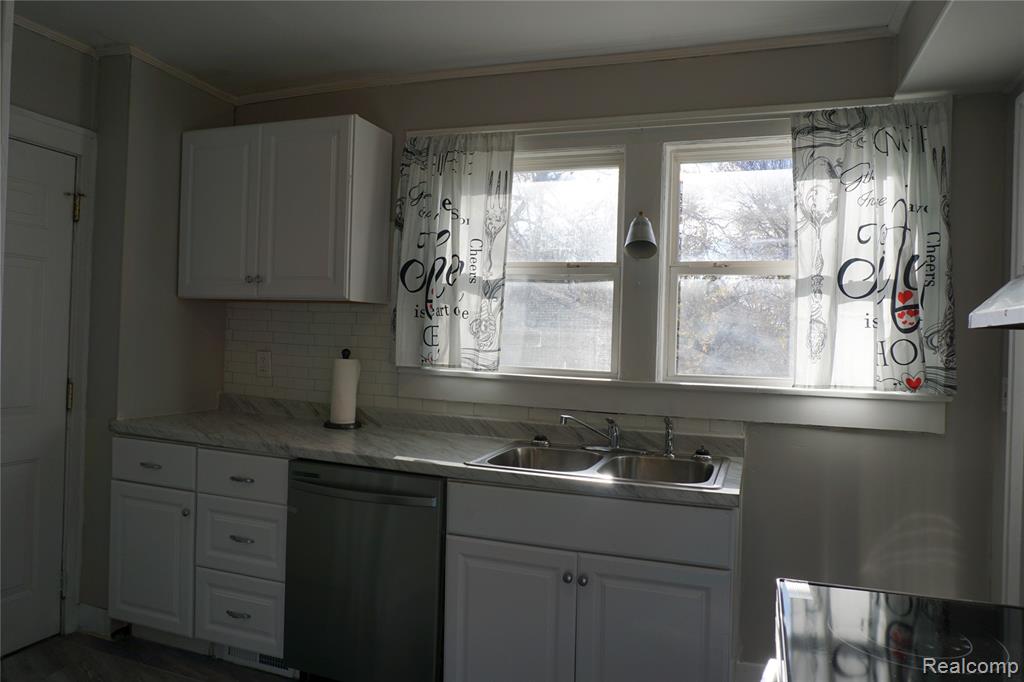 971 N Chevrolet Avenue, Flint, MI 48504 — Photo 13