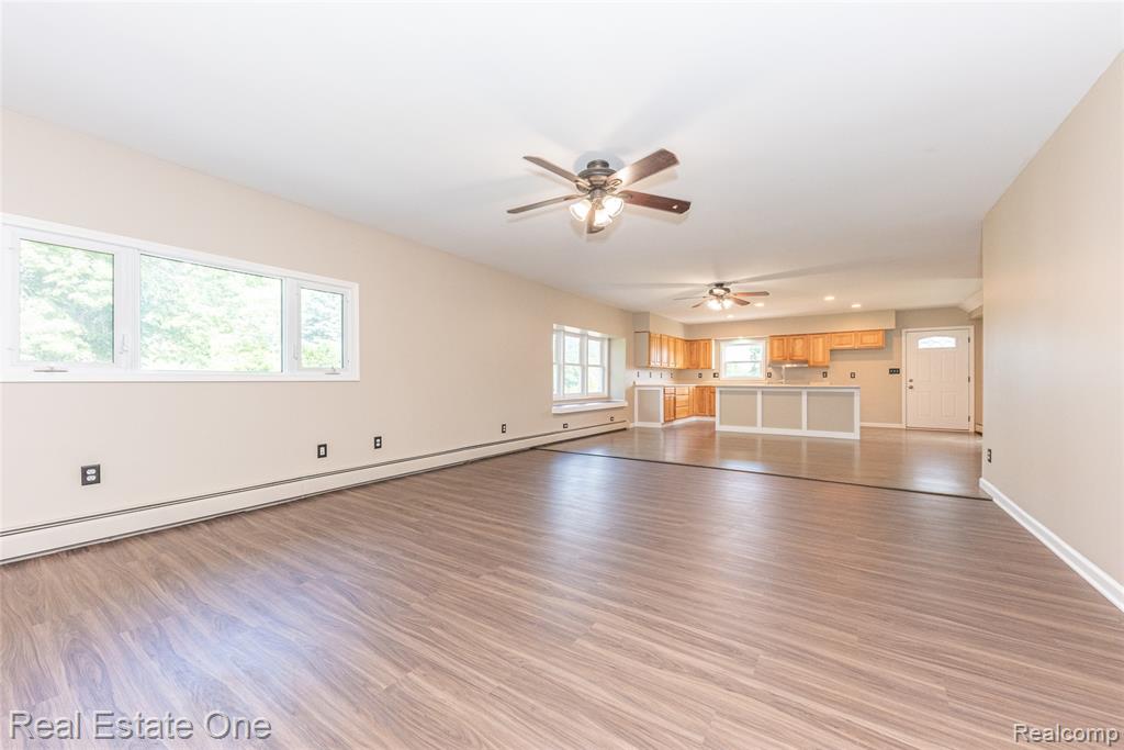 912 N Wixom Road, Wixom, MI 48393 — Photo 8