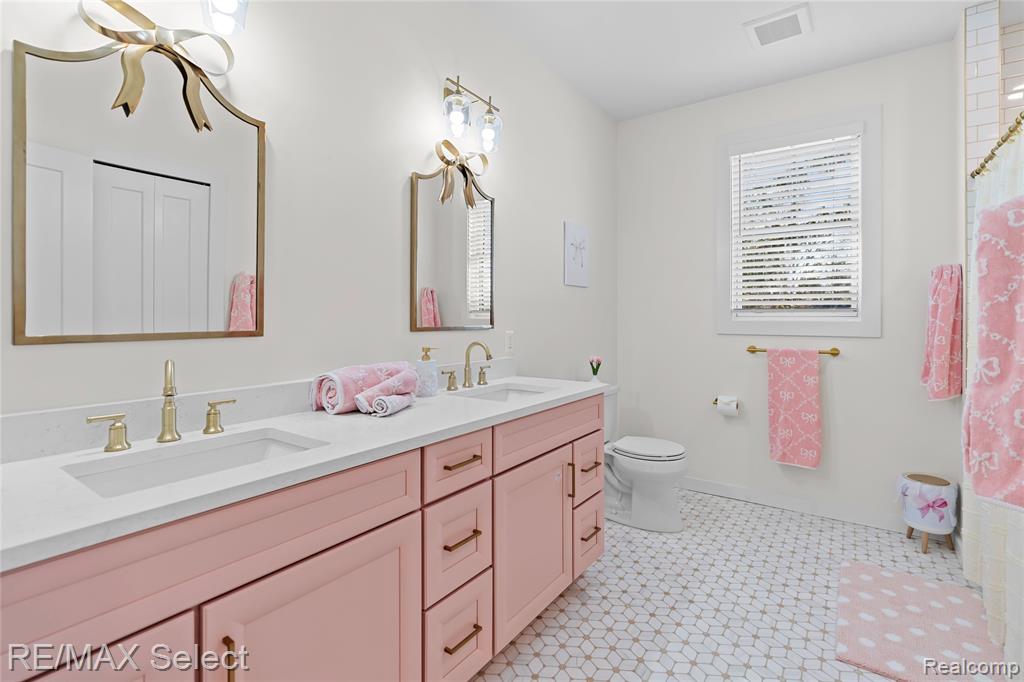 2208 Grove Park Road, Fenton, MI, 48430