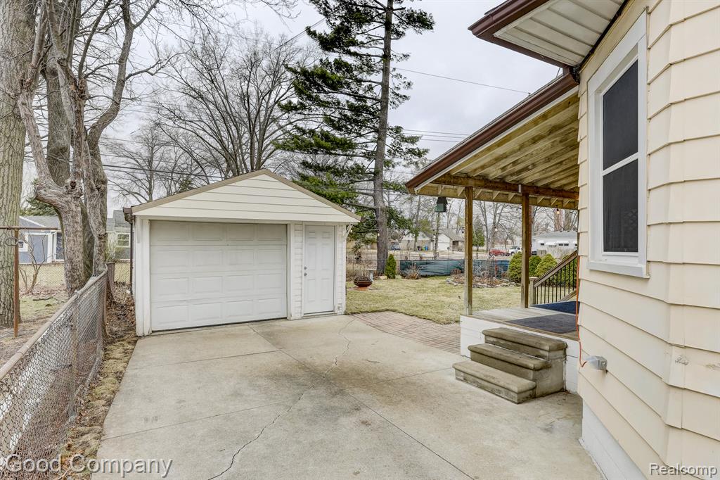 29329 Tawas Street, Madison Heights, MI 48071 — Photo 37