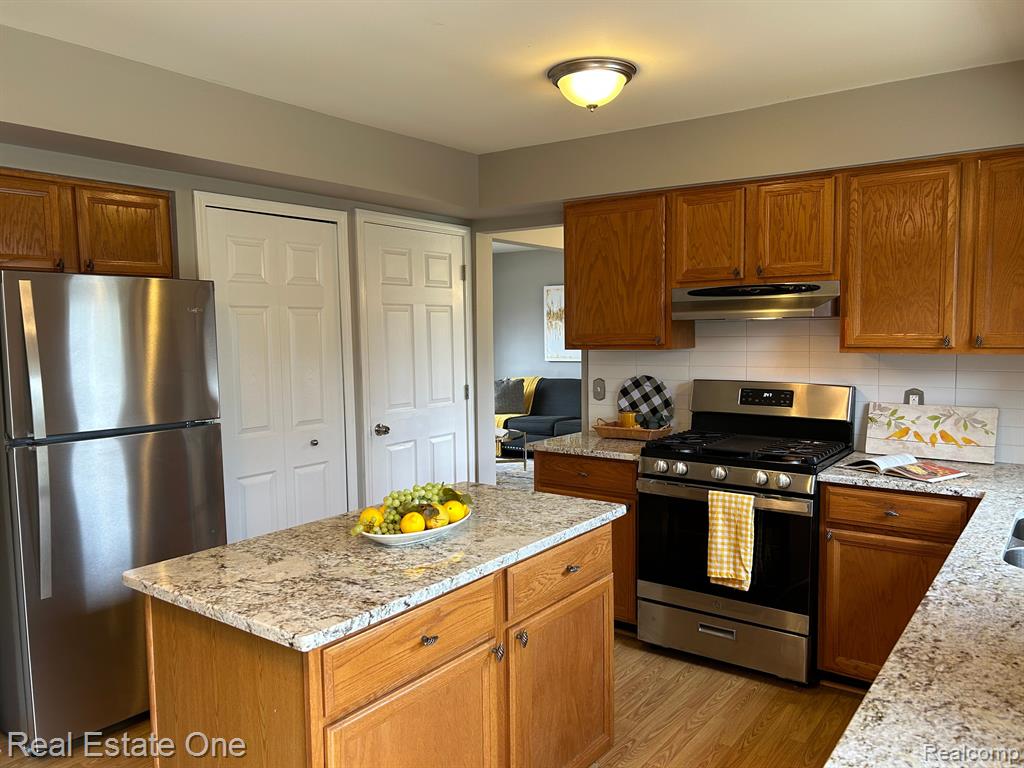 3599 PARKLAWN Drive, Canton, MI 48188 — Photo 16