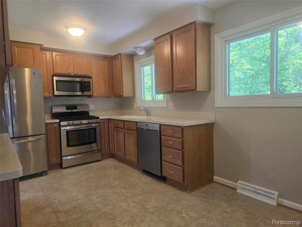 7621 N Wildwood Street, Westland, MI — Photo 8