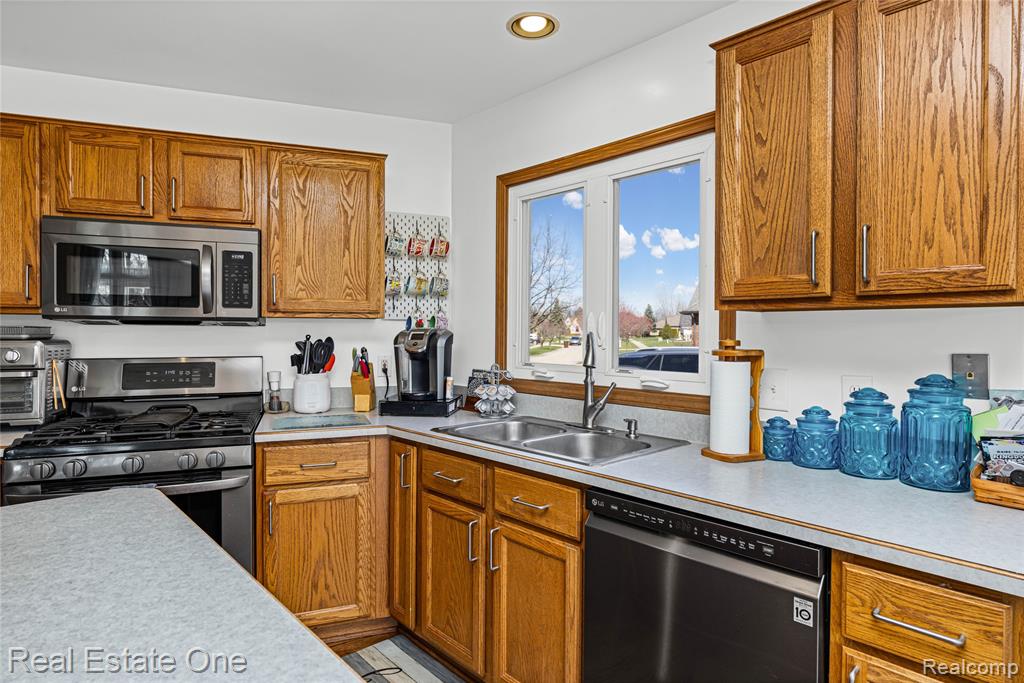 14817 Sparrow Drive, Shelby Twp, MI 48315 — Photo 27