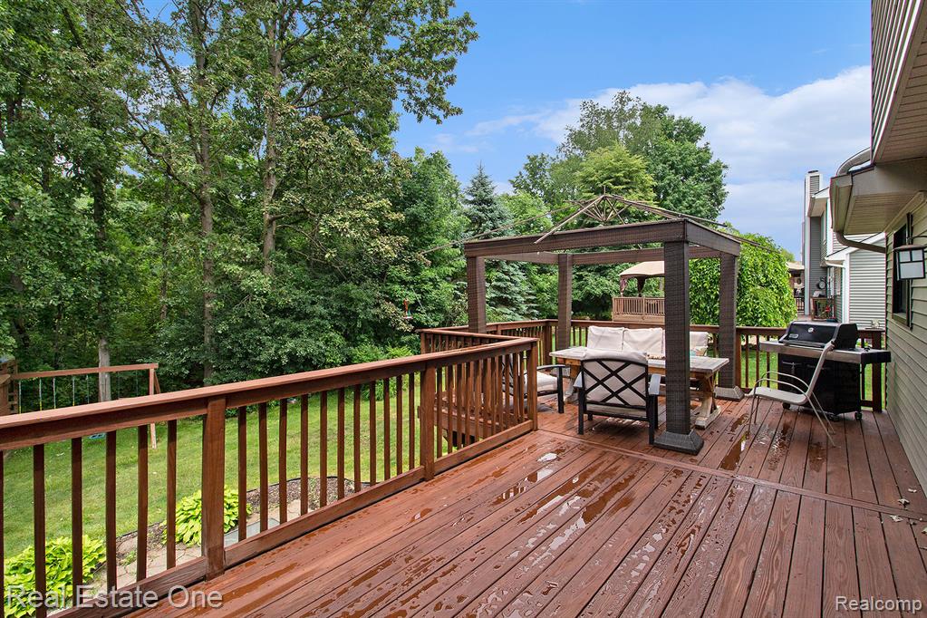 964 Abbey Lane, Milford, MI 48381 — Photo 19