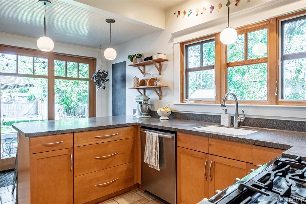 1335 KENSINGTON Drive, Ann Arbor, MI 48104 — Photo 10